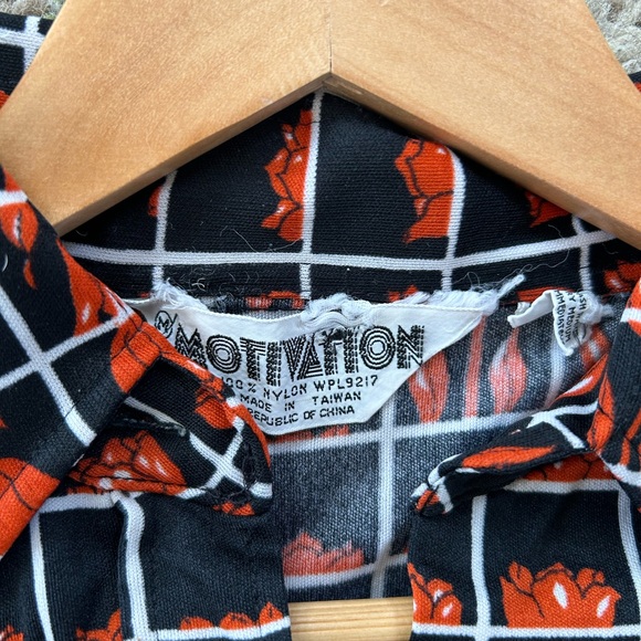 Motivation | VTG button Up 3/4 sleeve top | medium - Picture 2 of 5
